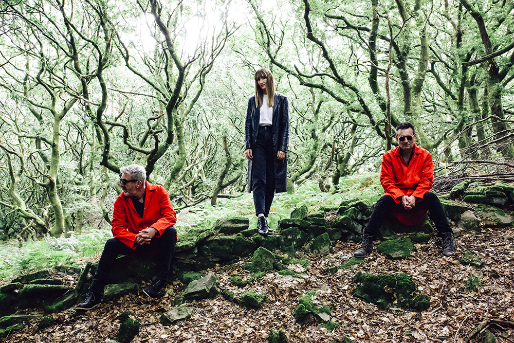 Ria Plays – Put On A Light
